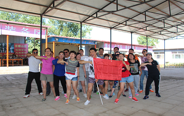 2016年公司舉行拓展培訓(xùn)活動(dòng)合影留念(圖2)