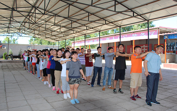 2016年公司舉行拓展培訓(xùn)活動(dòng)合影留念(圖3)