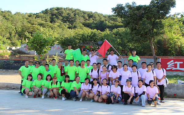 2016年公司舉行拓展培訓(xùn)活動(dòng)合影留念(圖10)